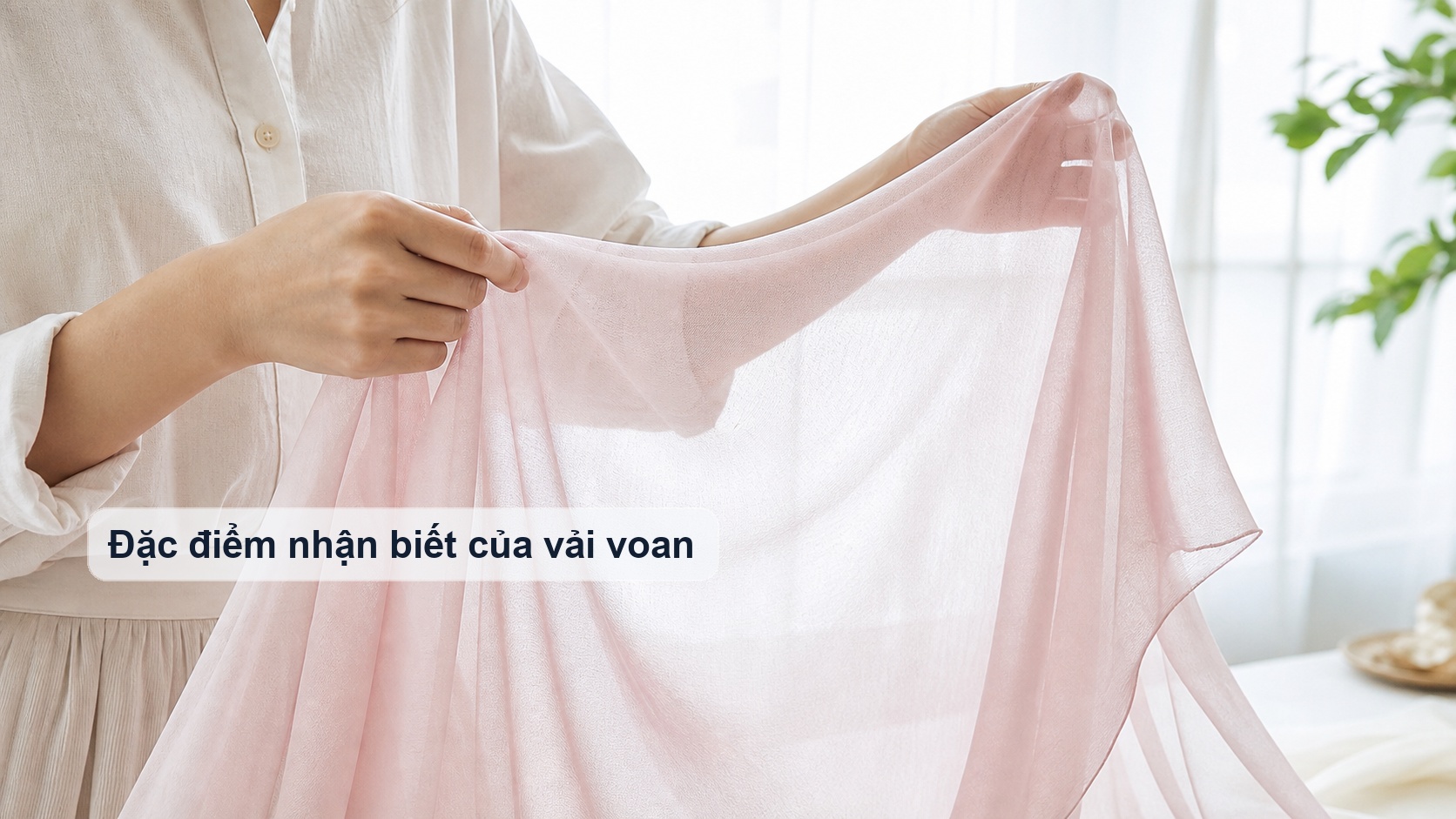 Đặc điểm nhận biết của vải voan qua độ mỏng nhẹ và độ rủ