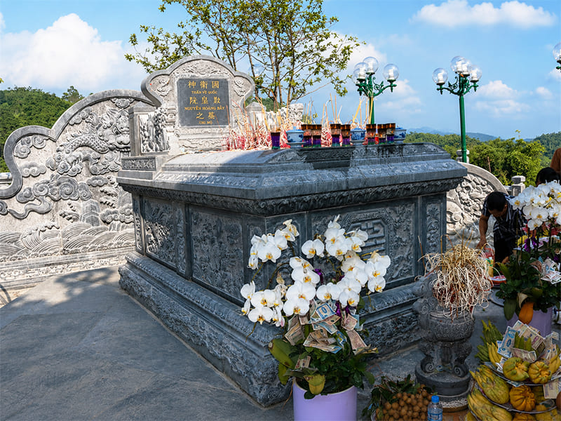 mộ ông -hoàng bảy