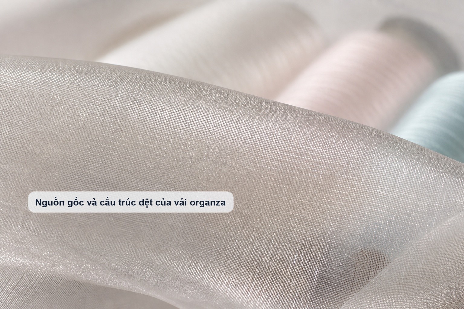 Cấu trúc dệt thoi mỏng của vải organza