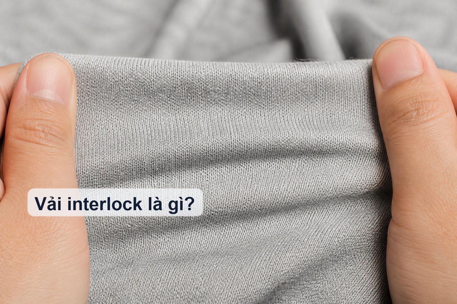 Cấu trúc dệt kim kép của vải interlock tạo nên bề mặt dày dặn